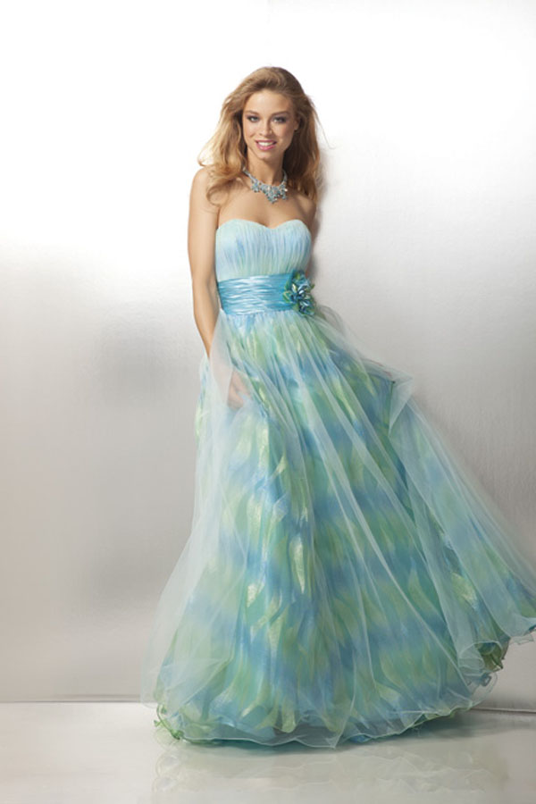 A Line Strapless Sweetheart Neckline Floor Length Tulle Ball Gown In Gradient Color
