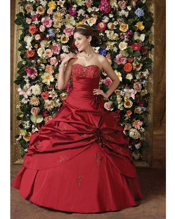 Red Ball Gown Sweetheart Strapless Floor Length Tulle Quinceanera Dresses With Lace Appliques