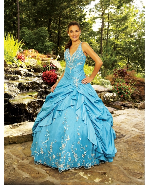 Strap And V Neck Full Length Ball Gown Light Blue Quinceanera Dresses With Ivory Embroidery