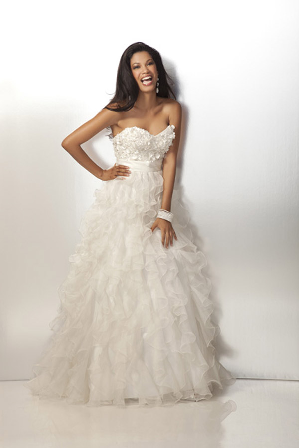 Ivory Strapless Sweetheart Floor Length Prom Dresses With Lace And Ruffles