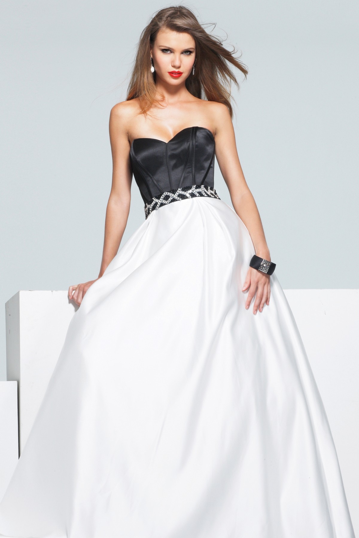 Black And White Floor Length Sweetheart A Line Low Back Sexy Dresses With Sequins