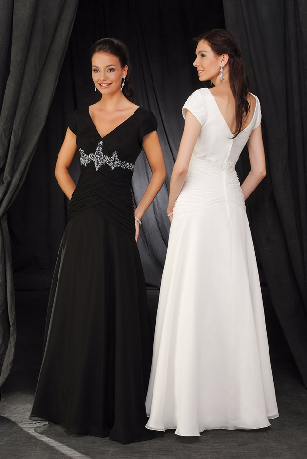 Black A Line V Neck And Short Sleeve Zipper Floor Length Chiffon Prom Dresses With Embroidery