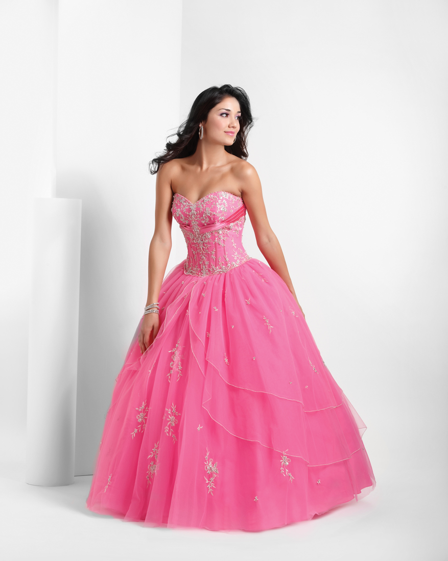 Pink Ball Gown Sweetheart Bandage Full Length Quinceanera Dresses With Beading And Ruffles 