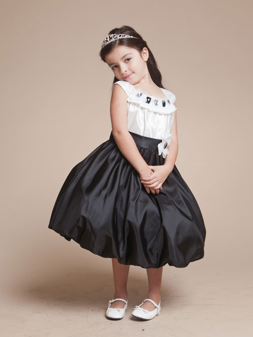 White And Black Scoop Neck Cap Sleeves Tea Length A Line Flower Girl Dresses With Crystals And Ruches