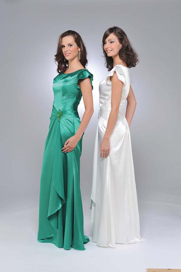 Scoop And Short Sleeve Zipper Green Floor Length Column Prom Dresses With Ruffles And Beading 
